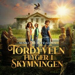 Tordyveln flyger i skymningen